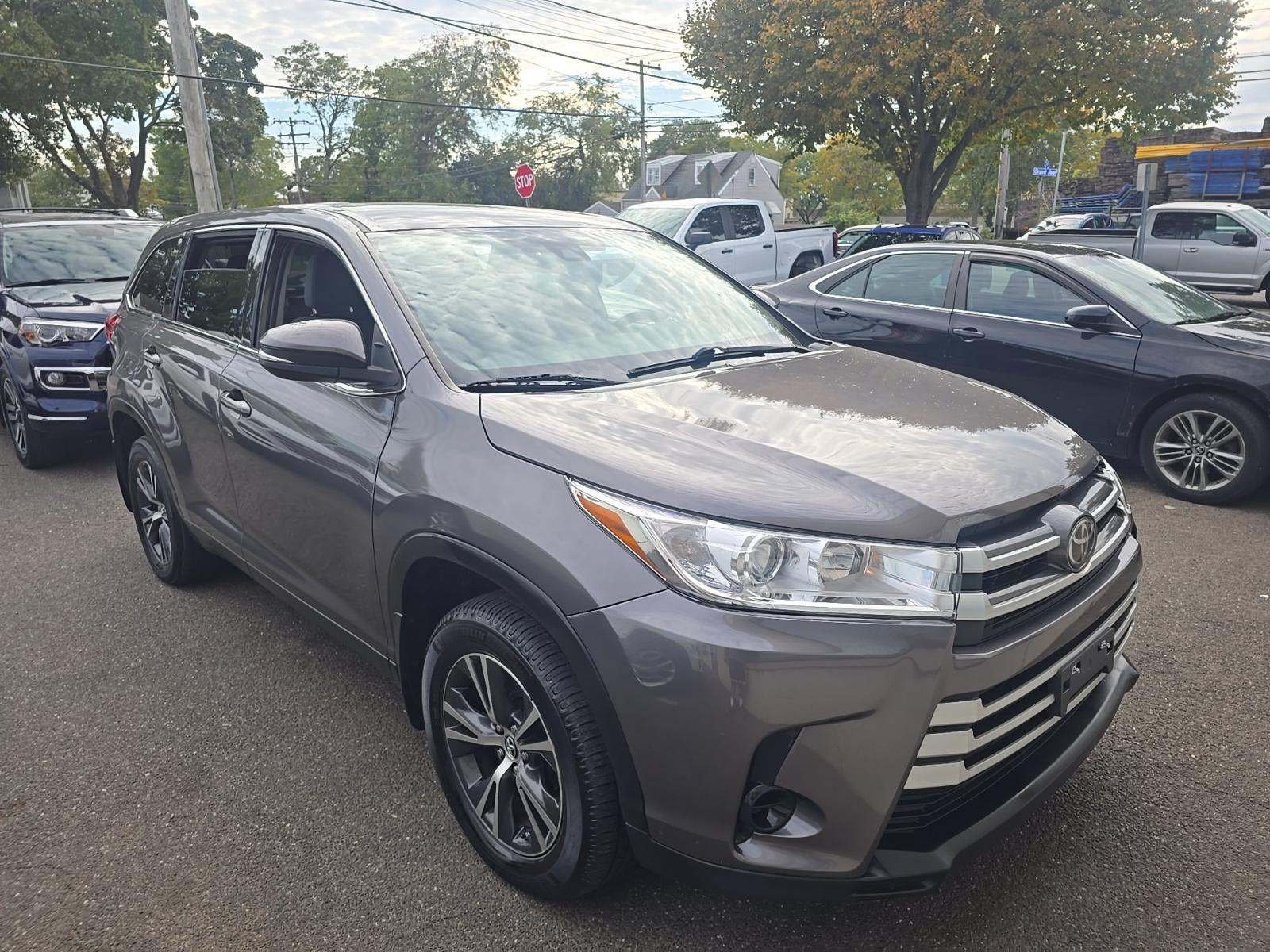 2019 TOYOTA HIGHLANDER LE